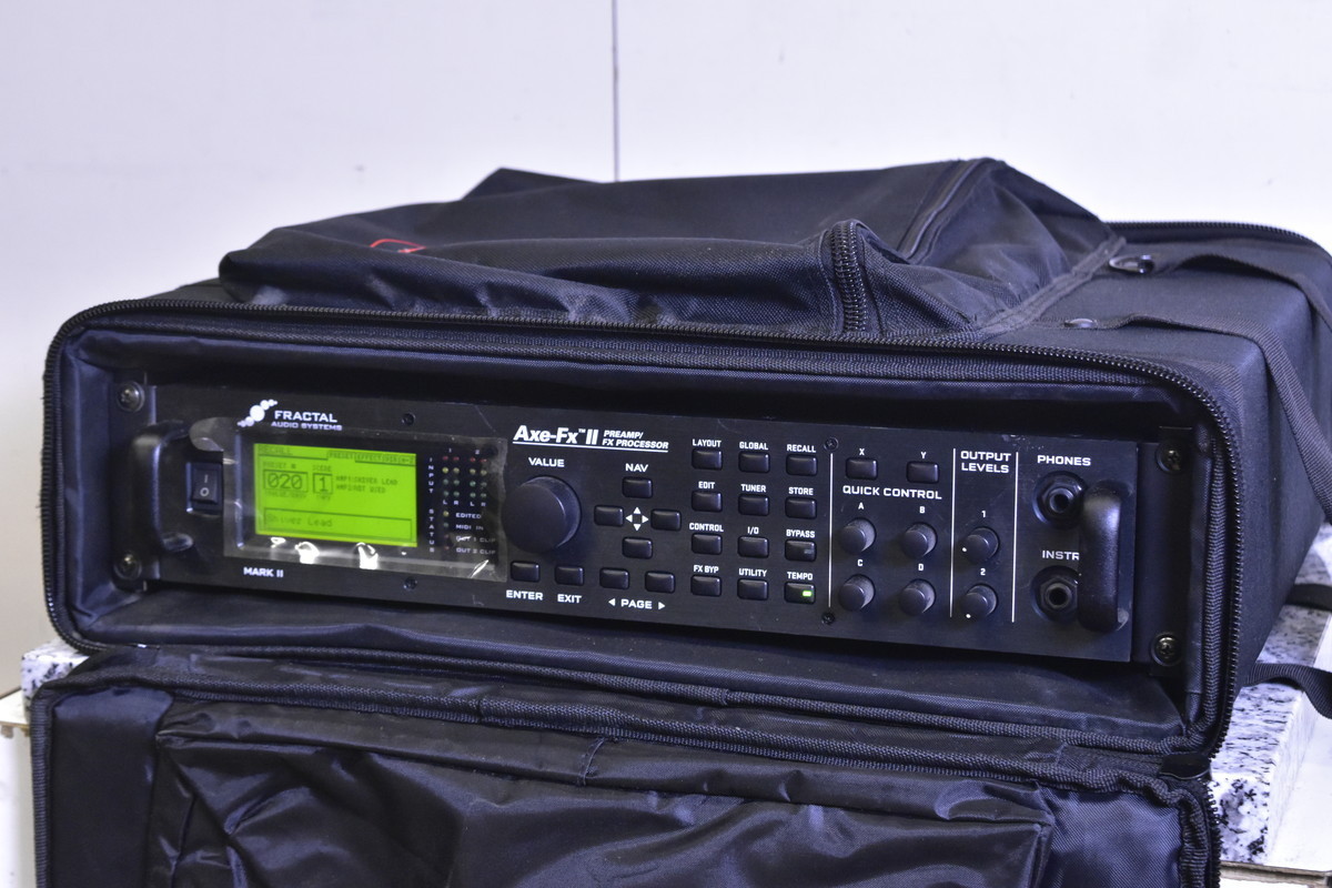 Fractal Audio Systems/フラクタル Axe-Fx II Mark II  楽器の買取屋さん｜最短30分で出張査定！ギター・ベース・管楽器・DJ機器を高額買取