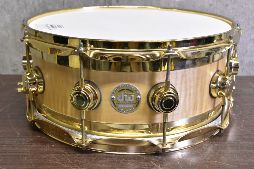 安い価格dw Edge Snare DW エッジ スネア メイプル ＆ ブラス 14 x 5 インチ DW EDGE EG1405SD セミハードケース付 スネア