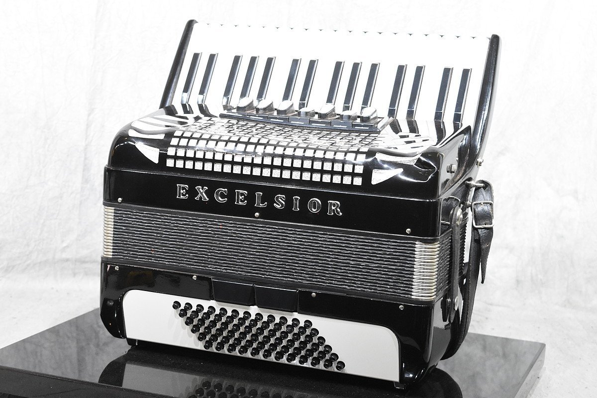 EXCELSIOR アコーディオン ケース付 Model 272E イタリア製 EXCELSIOR アコーディオン ケース付 Model 272E イタリア製