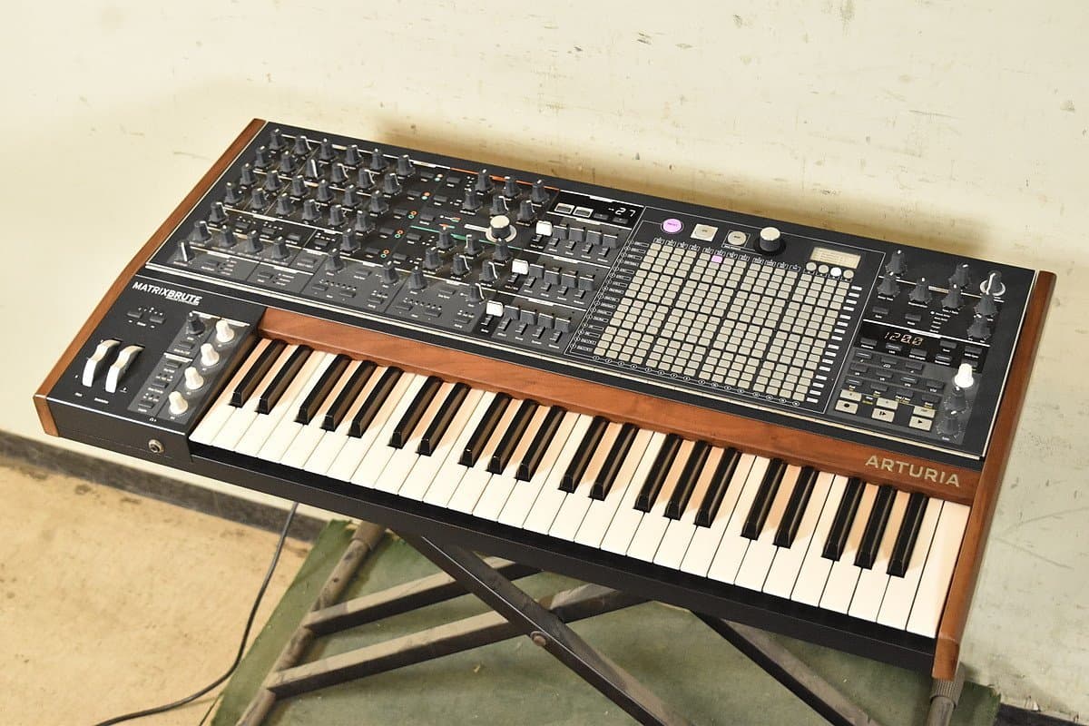 【中古品】Arturia アートリア アナログシンセサイザー w1077627292.1-1.jpg