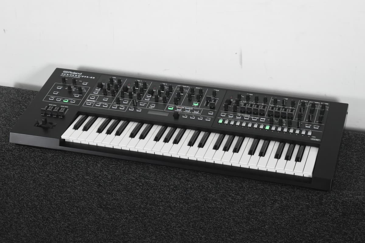 Roland ローランド SYSTEM-8 シンセサイザー - 楽器の買取屋さん｜最短