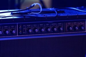 エレキギターのフィードバック奏法のやり方とは？仕組みや練習方法について解説