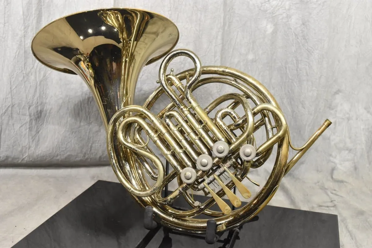 HOLTON ホルン ELKHORN WI H379【ジャンク品】 - 楽器の買取屋さん