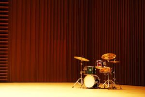 ドラムの叩き方とは？初心者が知りたい基本や練習のコツを紹介