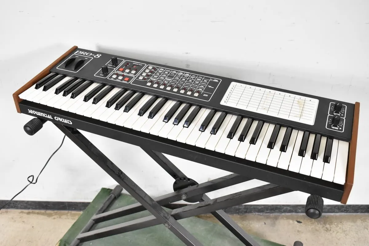 Sequential Circuits PRO-8 アナログシンセサイザー PRO-8