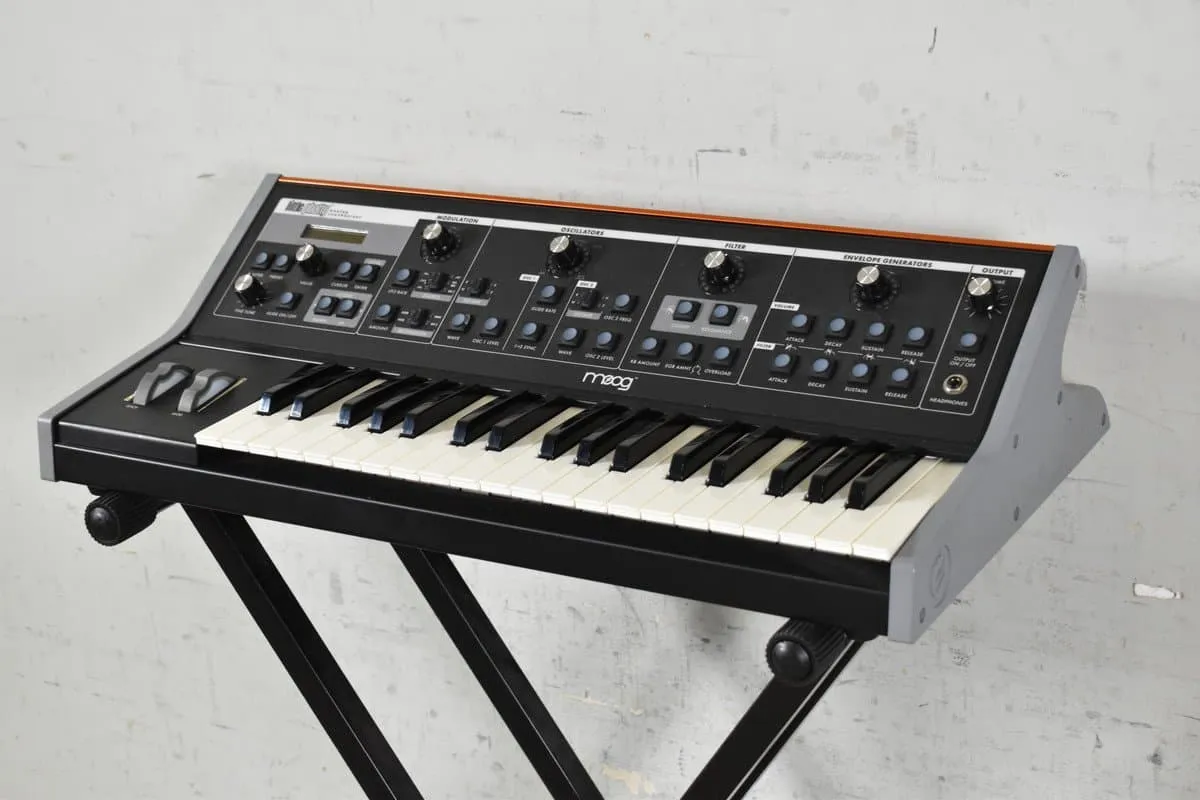 moog little phatty stage ii アナログシンセサイザー Moog's Next Generation: Little Phatty Stage II - InSync