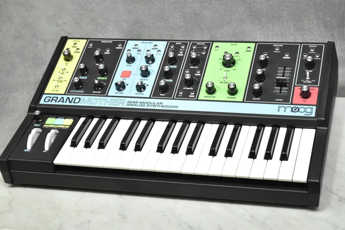 MOOG GRANDMOTHER モーグ アナログシンセサイザー - 楽器の買取屋さん