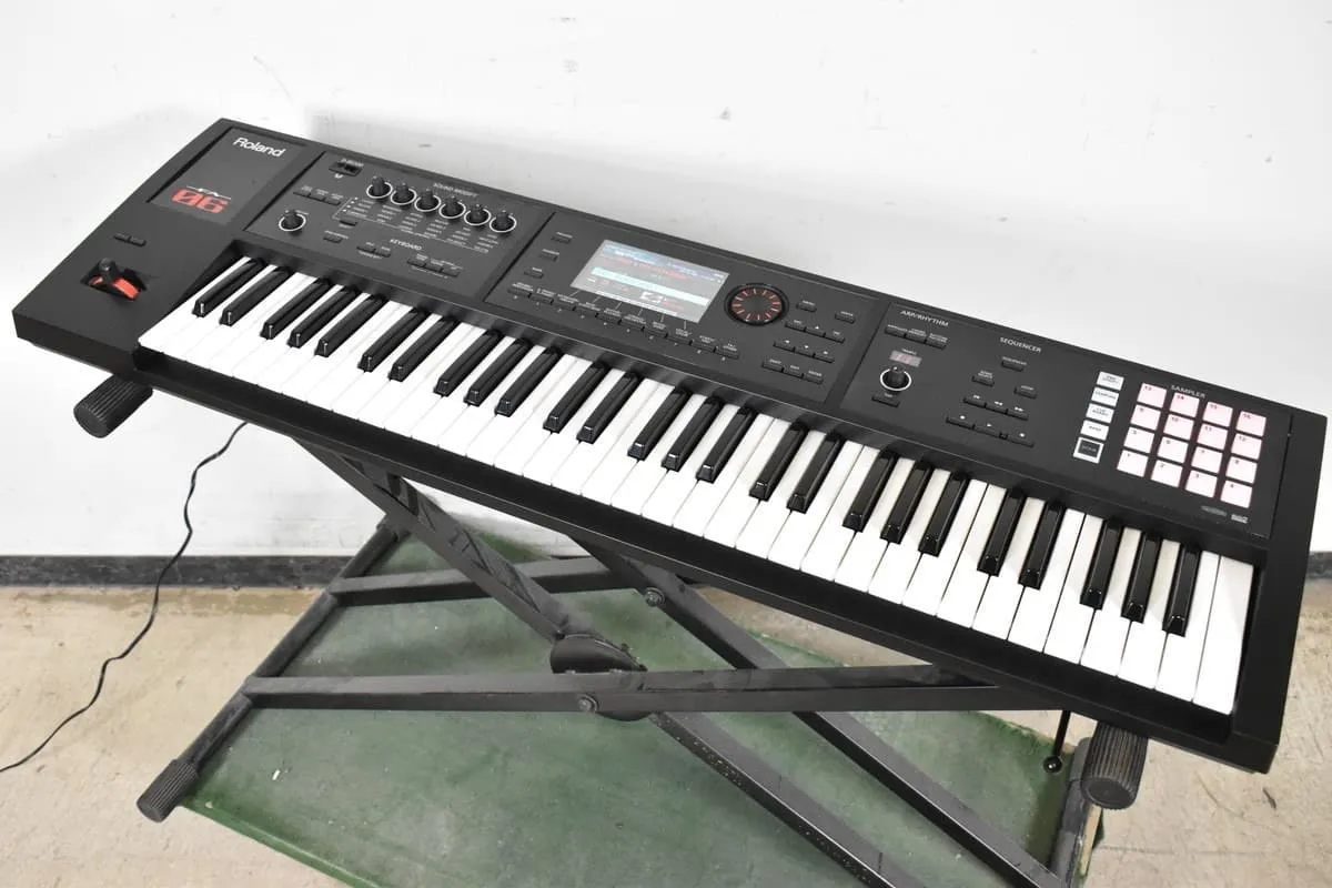 ☆ Roland FA-06 ローランド シンセサイザー ☆ 定番シンセのブラック