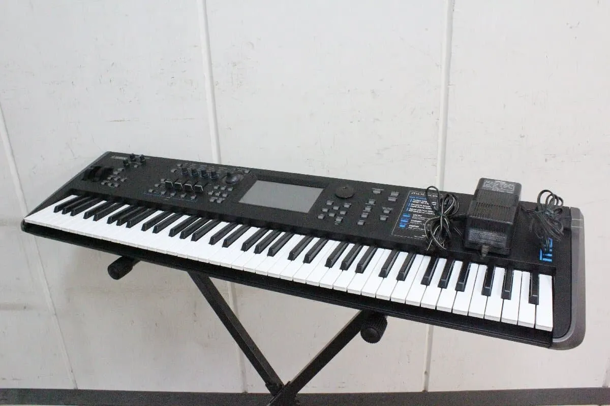 Yamaha MODX7 ヤマハ　キーボード YAMAHA MODX7 ワークステーションシンセサイザー 73鍵盤 送料